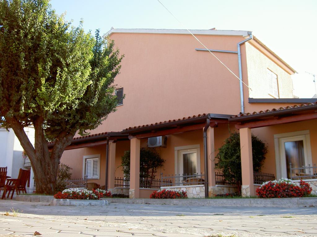 Apartments Kori فونتانا الغرفة الصورة